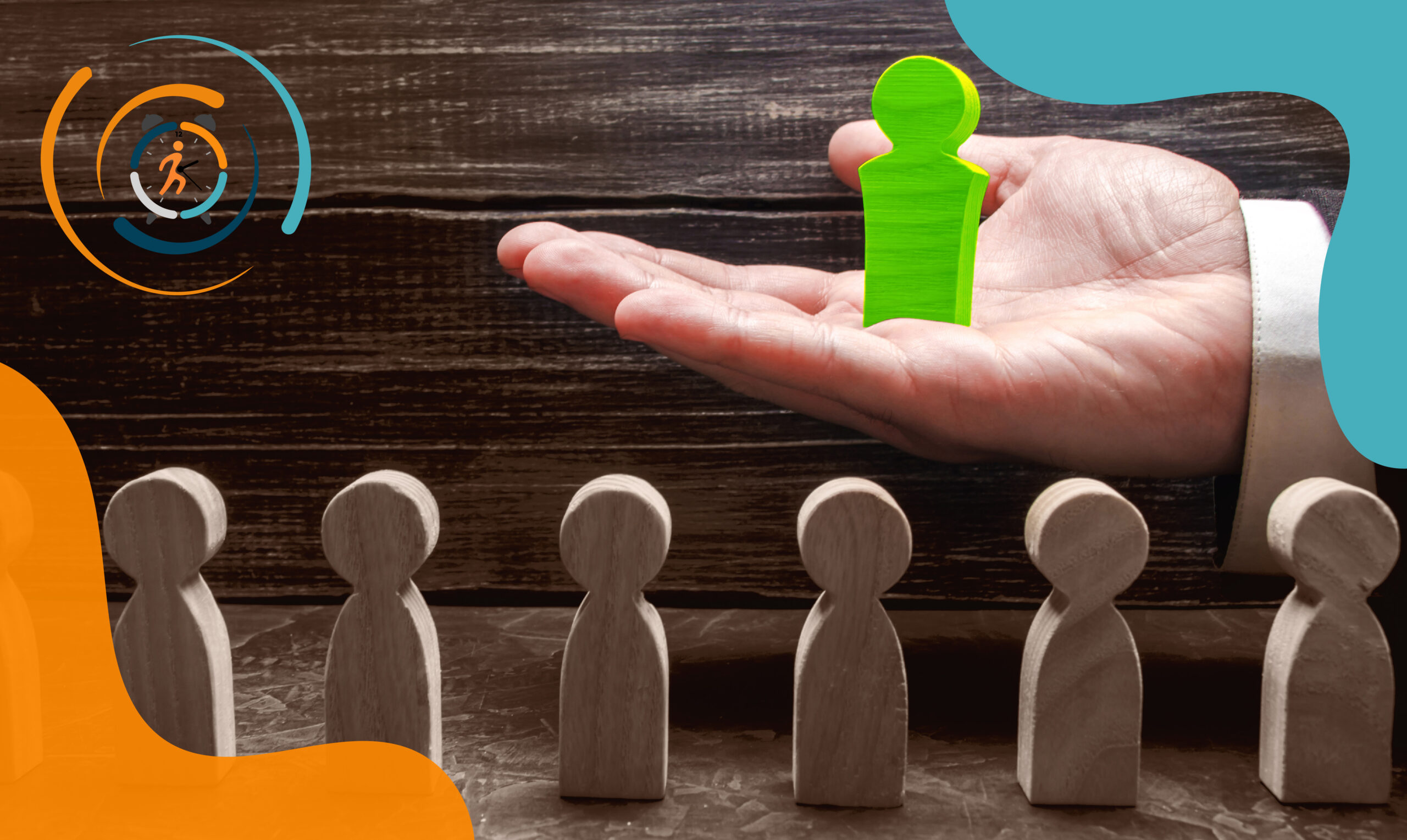 Main soutenant une figurine représentant un collaborateur, illustrant un management humaniste centré sur l'accompagnement, la reconnaissance et la valorisation des personnes.