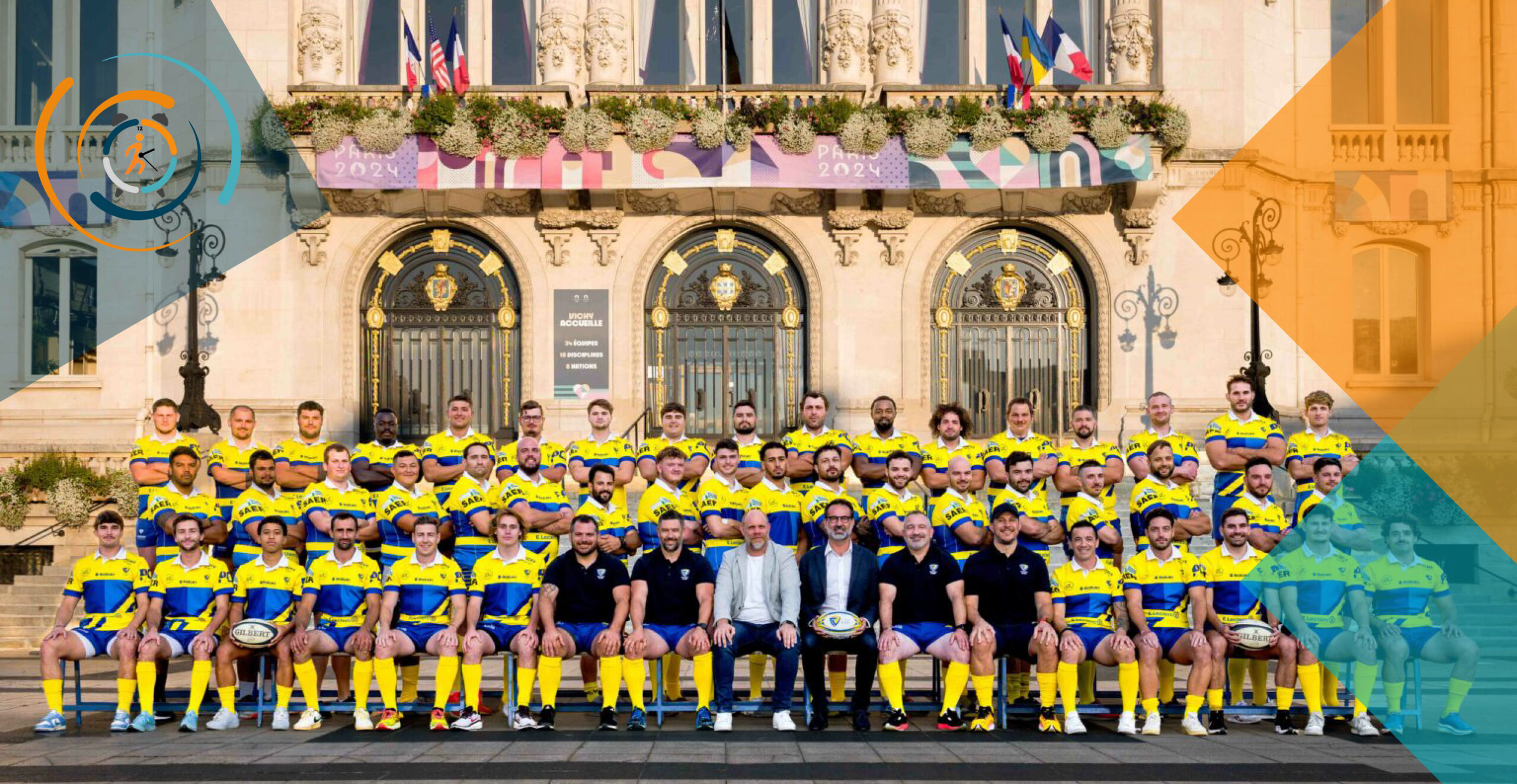 Équipe du RC Vichy Rugby réunie devant l'Hôtel de Ville de Vichy, illustrant l'expérience, la transmission et la performance collective.