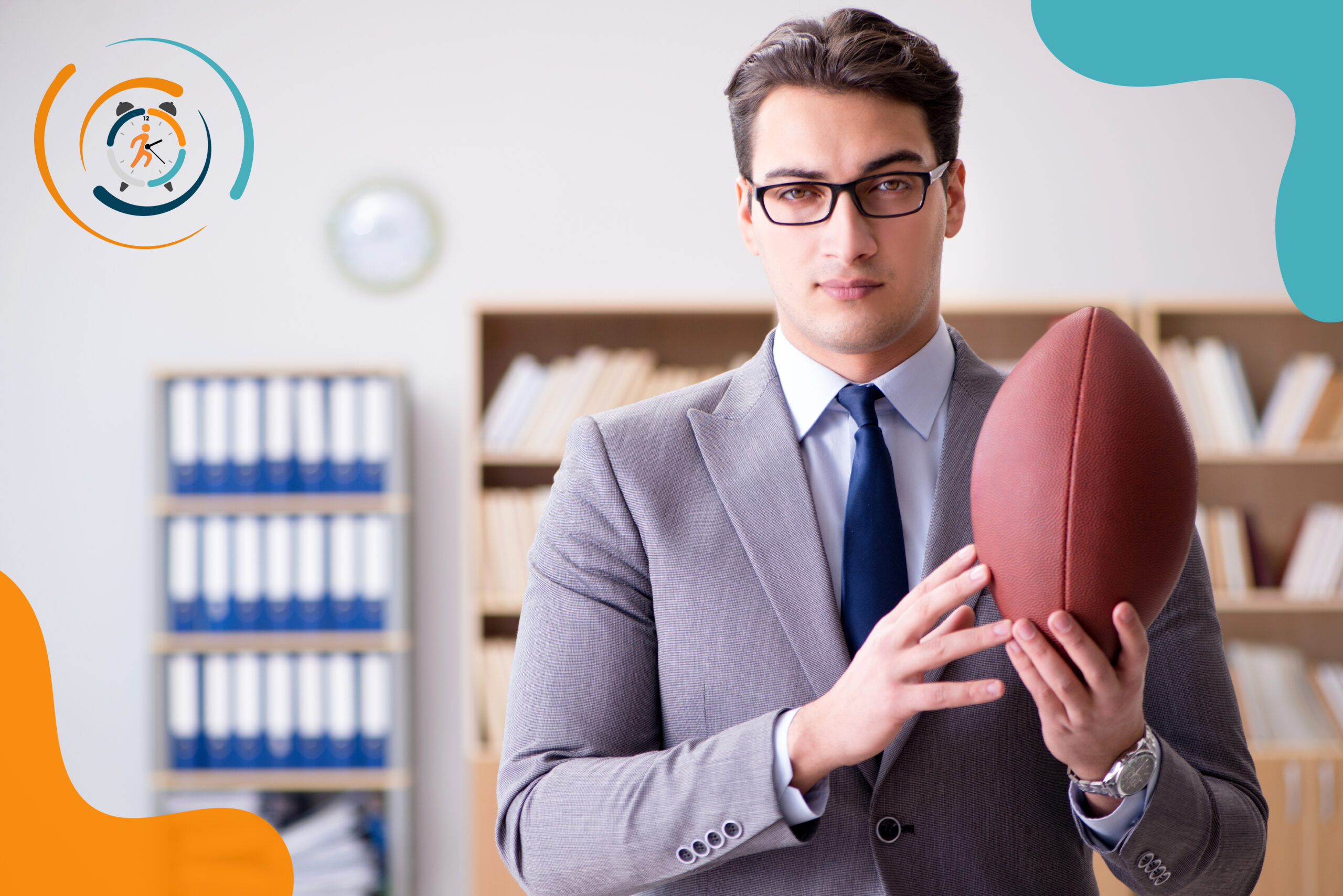 Un professionnel en costume tient un ballon de rugby pour illustrer l’engagement individuel et collectif au travail.